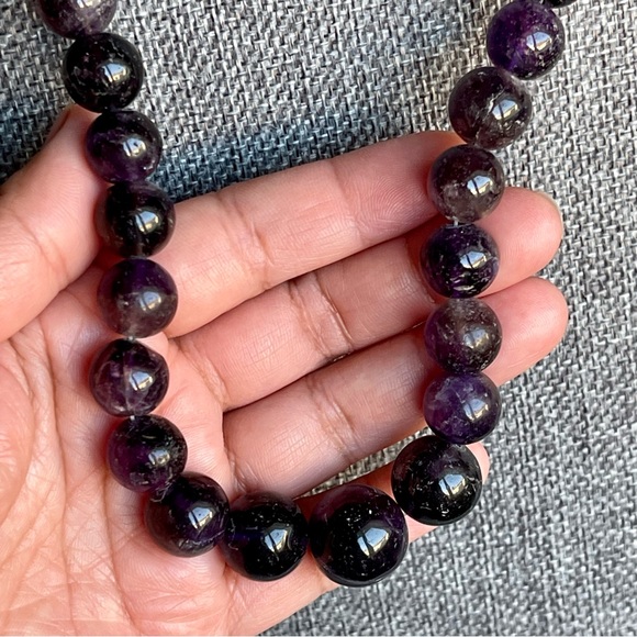 Vintage Graduated Purple Amethyst Beaded 15” Long Necklace with Barrel Clasp - Picture 6 of 15